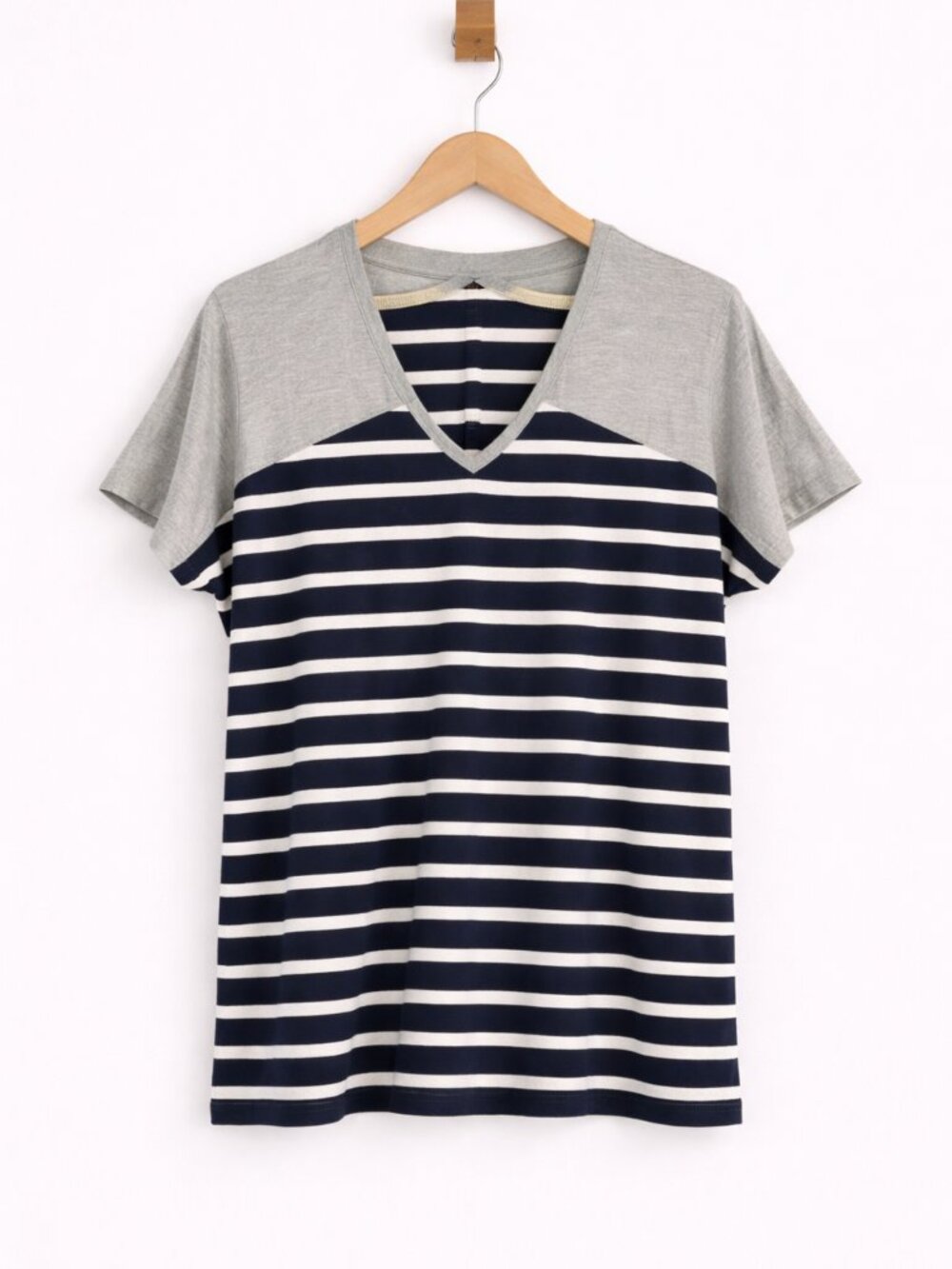GAP Women's Striped V Neck T Shirt XL - Picture 1 of 9